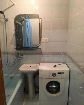 Продам двухкомнатную (2-комн.) квартиру, Аэрофлотская ул, 16, Симферополь г