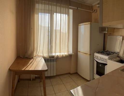 Продам трехкомнатную (3-комн.) квартиру, Лермонтова ул, 15, Симферополь г