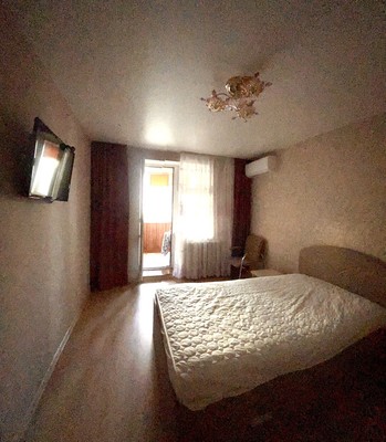 Продам трехкомнатную (3-комн.) квартиру, Лермонтова ул, 15, Симферополь г