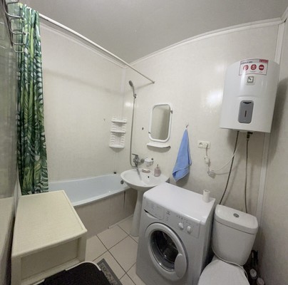 Продам трехкомнатную (3-комн.) квартиру, Лермонтова ул, 15, Симферополь г