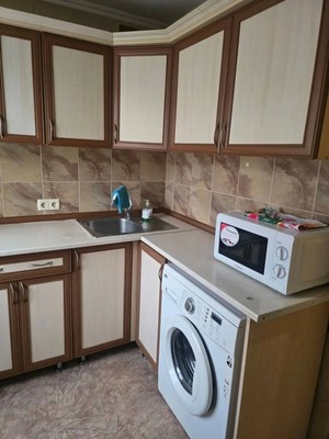 Продам трехкомнатную (3-комн.) квартиру, Большевика Попова ул, 6, Грэсовский пгт