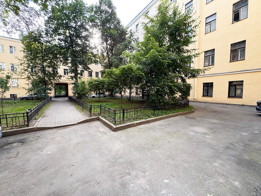 Продам многокомнатную квартиру, 1-я В.О. линия, 36, Санкт-Петербург г