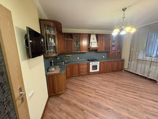 Продам трехкомнатную (3-комн.) квартиру, Мира ул, 51, Ханты-Мансийск г