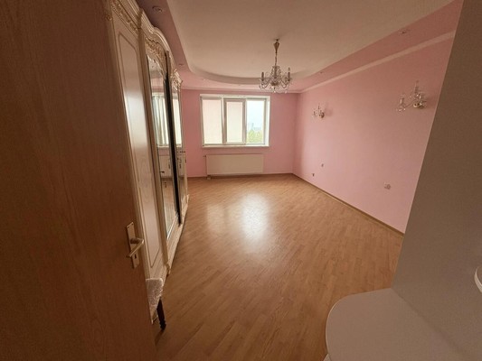 Продам трехкомнатную (3-комн.) квартиру, Мира ул, 51, Ханты-Мансийск г