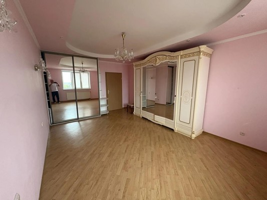 Продам трехкомнатную (3-комн.) квартиру, Мира ул, 51, Ханты-Мансийск г