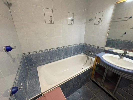 Продам трехкомнатную (3-комн.) квартиру, Мира ул, 51, Ханты-Мансийск г