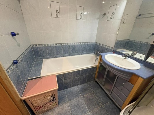 Продам трехкомнатную (3-комн.) квартиру, Мира ул, 51, Ханты-Мансийск г