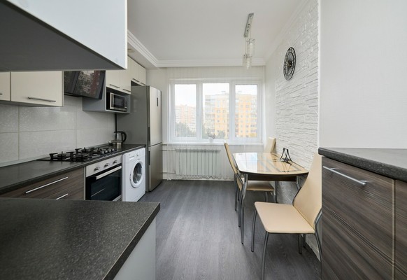 Продам трехкомнатную (3-комн.) квартиру, Маршала Захарова ул, 17к1, Санкт-Петербург г