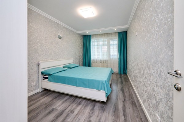 Продам трехкомнатную (3-комн.) квартиру, Маршала Захарова ул, 17к1, Санкт-Петербург г