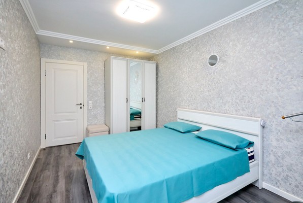 Продам трехкомнатную (3-комн.) квартиру, Маршала Захарова ул, 17к1, Санкт-Петербург г