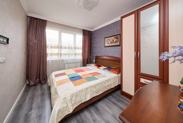 Продам трехкомнатную (3-комн.) квартиру, Маршала Захарова ул, 17к1, Санкт-Петербург г