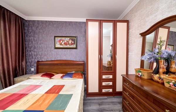 Продам трехкомнатную (3-комн.) квартиру, Маршала Захарова ул, 17к1, Санкт-Петербург г