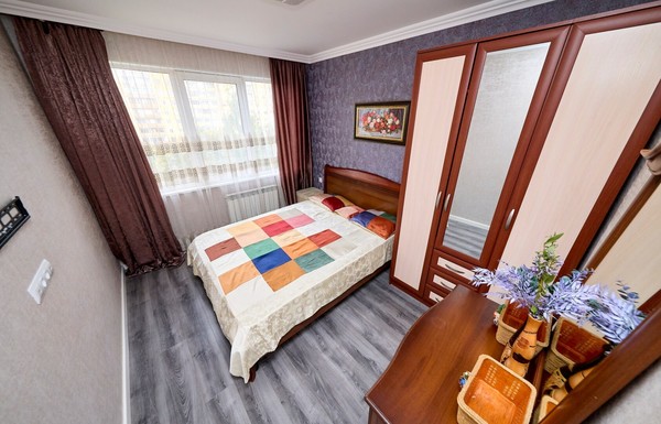 Продам трехкомнатную (3-комн.) квартиру, Маршала Захарова ул, 17к1, Санкт-Петербург г