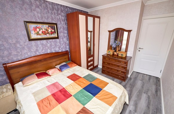 Продам трехкомнатную (3-комн.) квартиру, Маршала Захарова ул, 17к1, Санкт-Петербург г