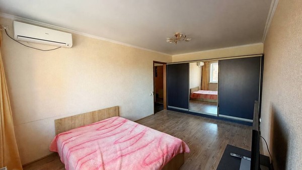 Продам однокомнатную (1-комн.) квартиру, Гаражный пер, 12к2, Краснодар г