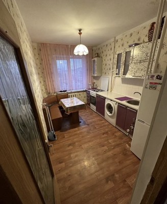 Продам трехкомнатную (3-комн.) квартиру, 60 лет Октября ул, 13/64, Симферополь г