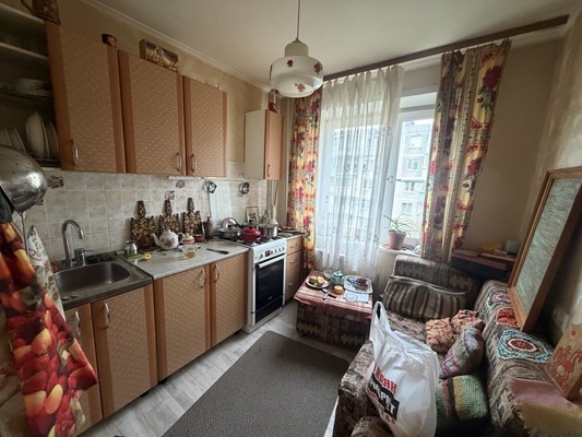 Продам двухкомнатную (2-комн.) квартиру, ГСК Спортбаза тер, 11, Спортбазы п