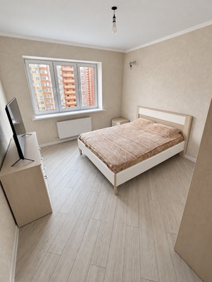Продам двухкомнатную (2-комн.) квартиру, им. Героя Георгия Бочарникова ул, 1, Краснодар г
