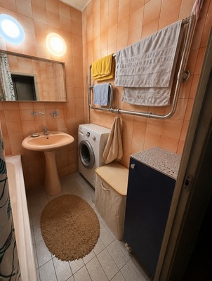 Продам трехкомнатную (3-комн.) квартиру, Профсоюзная ул, 124к4, Москва г