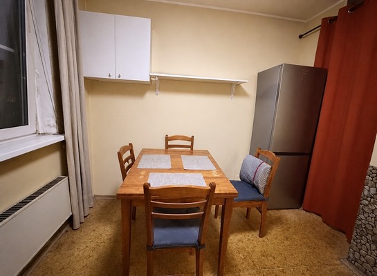 Продам трехкомнатную (3-комн.) квартиру, Профсоюзная ул, 124к4, Москва г