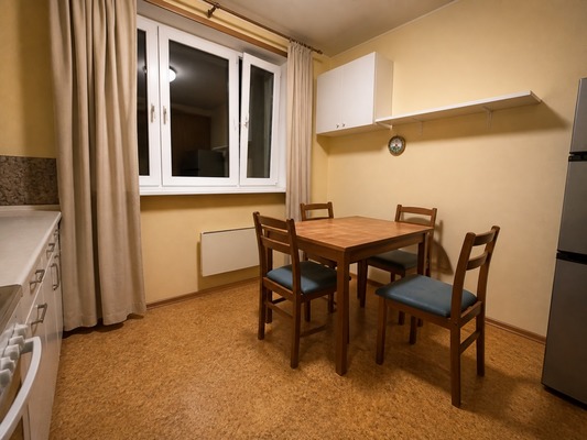 Продам трехкомнатную (3-комн.) квартиру, Профсоюзная ул, 124к4, Москва г