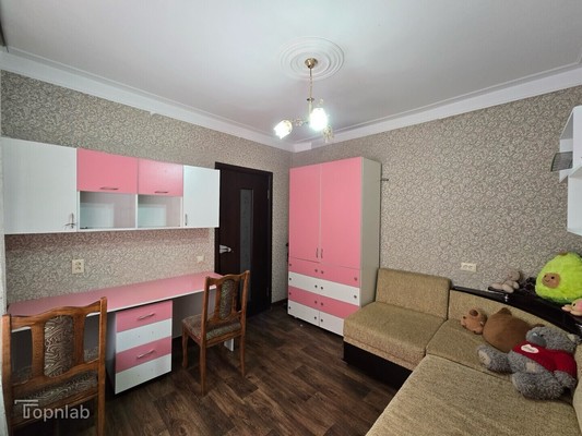 Продам трехкомнатную (3-комн.) квартиру, Угнич ул, 9, Баксан г