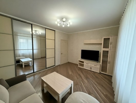 Продам двухкомнатную (2-комн.) квартиру, Жиленкова ул, 8Б, Калининград г