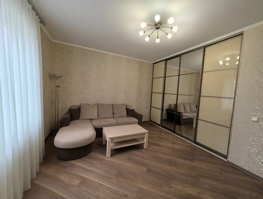 Продам двухкомнатную (2-комн.) квартиру, Жиленкова ул, 8Б, Калининград г