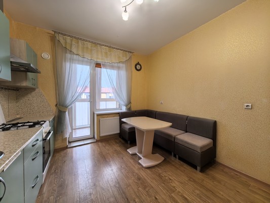 Продам двухкомнатную (2-комн.) квартиру, Жиленкова ул, 8Б, Калининград г