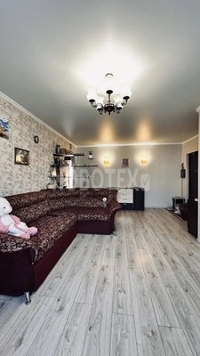 Продам трехкомнатную (3-комн.) квартиру, 1 мкр, 47, Кропоткин г