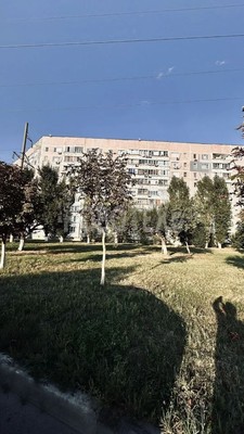 Продам трехкомнатную (3-комн.) квартиру, 1 мкр, 47, Кропоткин г