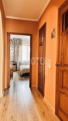Продам трехкомнатную (3-комн.) квартиру, 1 мкр, 47, Кропоткин г