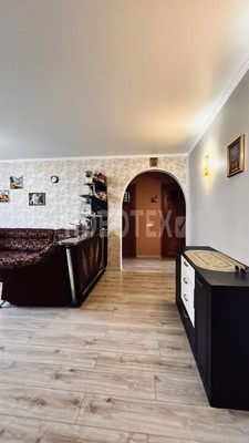 Продам трехкомнатную (3-комн.) квартиру, 1 мкр, 47, Кропоткин г