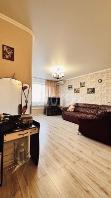 Продам трехкомнатную (3-комн.) квартиру, 1 мкр, 47, Кропоткин г