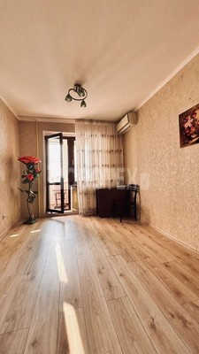 Продам трехкомнатную (3-комн.) квартиру, 1 мкр, 47, Кропоткин г