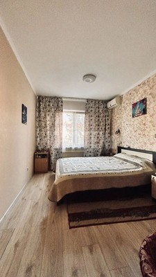 Продам трехкомнатную (3-комн.) квартиру, 1 мкр, 47, Кропоткин г