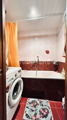 Продам трехкомнатную (3-комн.) квартиру, 1 мкр, 47, Кропоткин г