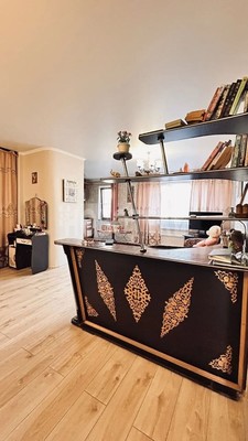 Продам трехкомнатную (3-комн.) квартиру, 1 мкр, 47, Кропоткин г
