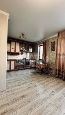 Продам трехкомнатную (3-комн.) квартиру, 1 мкр, 47, Кропоткин г