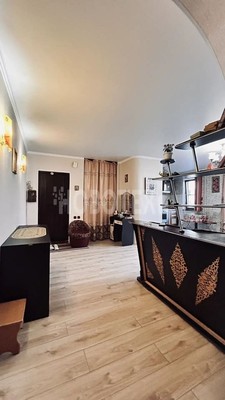 Продам трехкомнатную (3-комн.) квартиру, 1 мкр, 47, Кропоткин г
