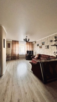 Продам трехкомнатную (3-комн.) квартиру, 1 мкр, 47, Кропоткин г
