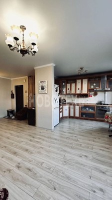 Продам трехкомнатную (3-комн.) квартиру, 1 мкр, 47, Кропоткин г