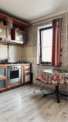 Продам трехкомнатную (3-комн.) квартиру, 1 мкр, 47, Кропоткин г