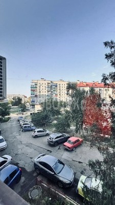 Продам трехкомнатную (3-комн.) квартиру, 1 мкр, 47, Кропоткин г