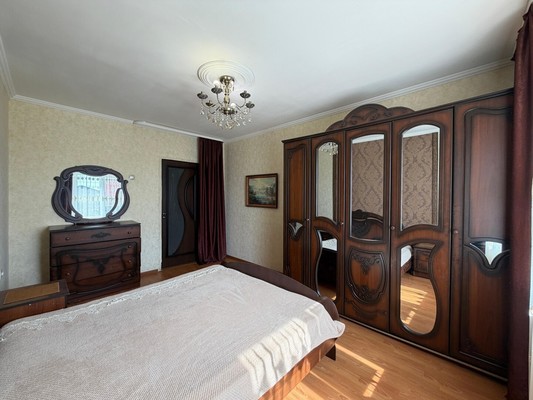 Продам трехкомнатную (3-комн.) квартиру, Свободы ул, 2А, Чегем г