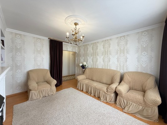 Продам трехкомнатную (3-комн.) квартиру, Свободы ул, 2А, Чегем г