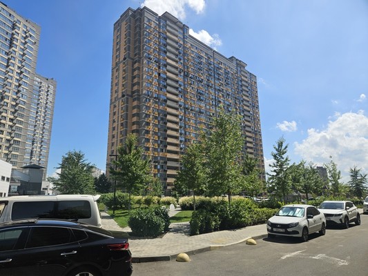 Продам двухкомнатную (2-комн.) квартиру, им. Мачуги В.Н. ул, 166кА, Краснодар г