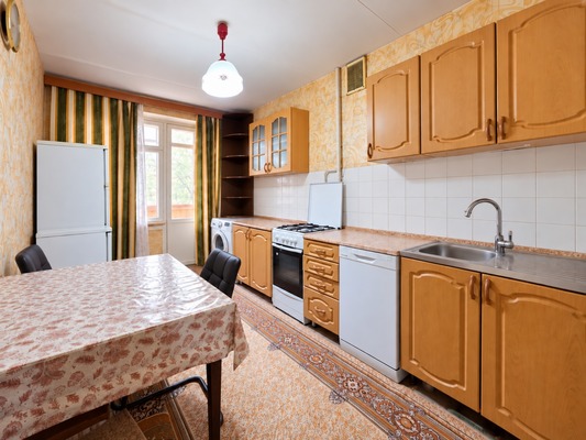 Продам однокомнатную (1-комн.) квартиру, Болотная ул, 38к4, Москва г