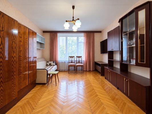 Продам однокомнатную (1-комн.) квартиру, Болотная ул, 38к4, Москва г