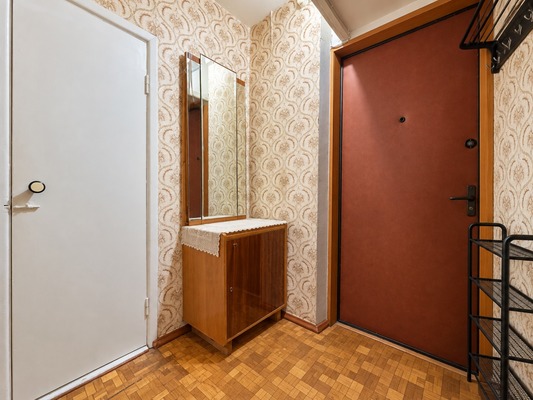 Продам однокомнатную (1-комн.) квартиру, Болотная ул, 38к4, Москва г